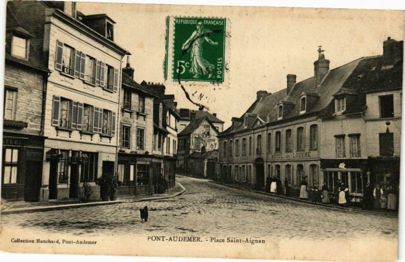 Carte postale ancienne Pont-Audemer - Place Saint-Aignan à Pont-Audemer