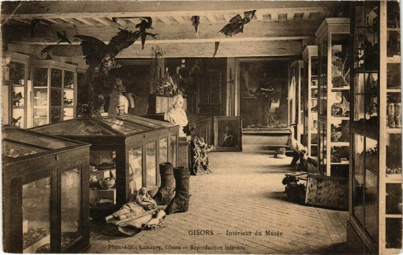 Carte postale ancienne Gisors - Intérieur du Musée à Gisors