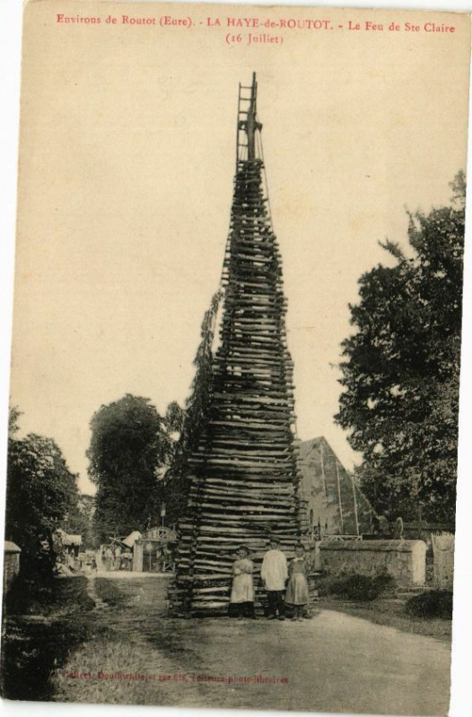 Carte postale ancienne Environs de Routot - La Haye de Routot - Feu de Sainte-Claire à Routot