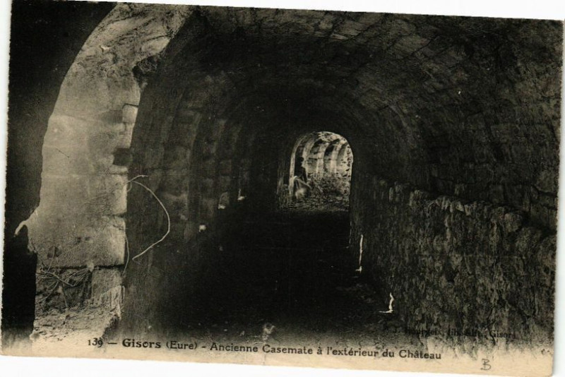 Carte postale ancienne Gisors - Ancienne Casemate a l'extérieur du Chateau à Gisors
