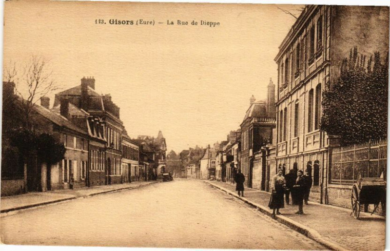 Carte postale ancienne Gisors - La Rue de Dieppe à Gisors