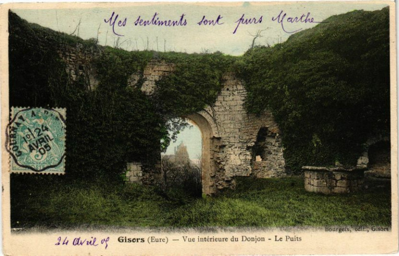 Carte postale ancienne Gisors - Vue intérieure du Donjon - Le Puits à Gisors
