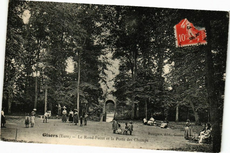Carte postale ancienne Gisors - Le Rond - Point et la Porte des Champs à Gisors