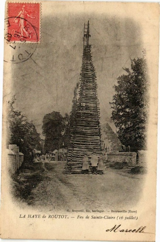 Carte postale ancienne La Haye de Routot - Feu de Sainte-Claire (16 juillet) à Routot