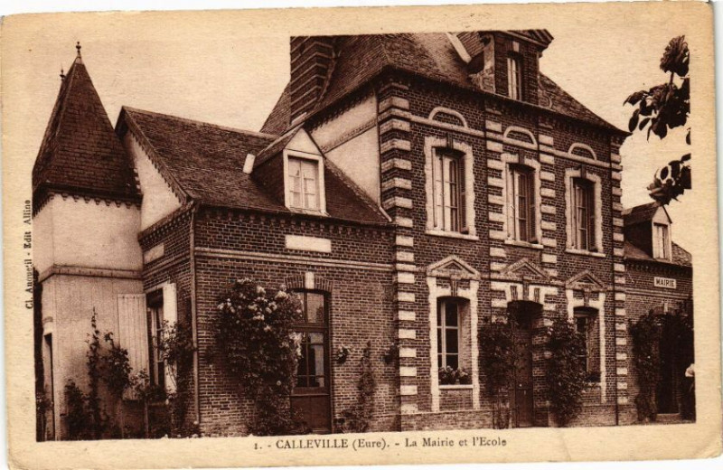 Carte postale ancienne Calleville - La Mairie et l'Ecole à Calleville