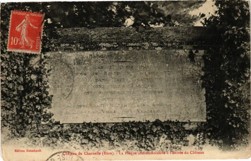 Carte postale ancienne Chateau de Charnelle - La Plaque commémorative a l'entrée..