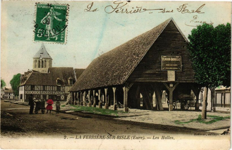 Carte postale ancienne La Ferriere-sur-Risle - Les Halles à La Ferrière-sur-Risle