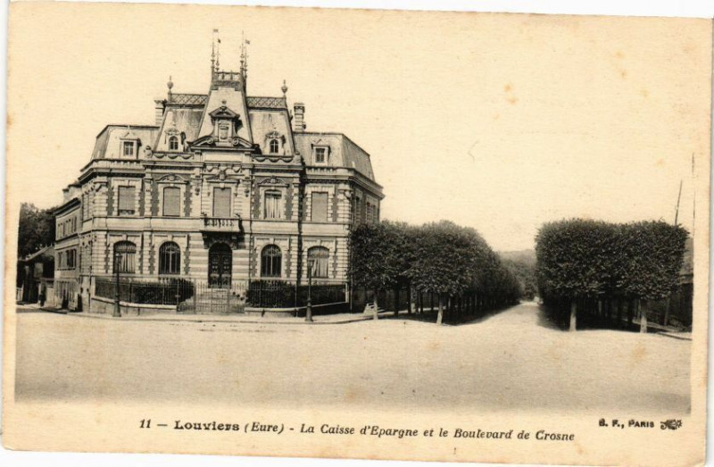 Carte postale ancienne Louviers - La Caisse d'Espargne et le Boulevard de Crosne à Louviers