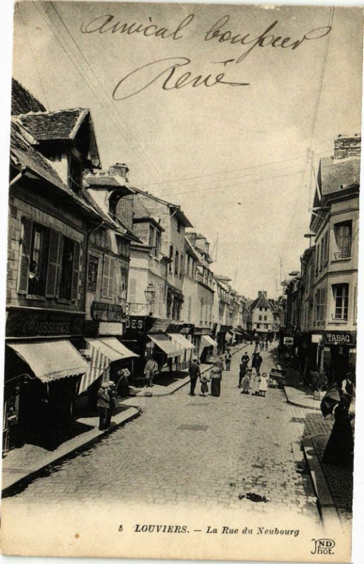 Carte postale ancienne Louviers - La Rue du Neubourg à Louviers