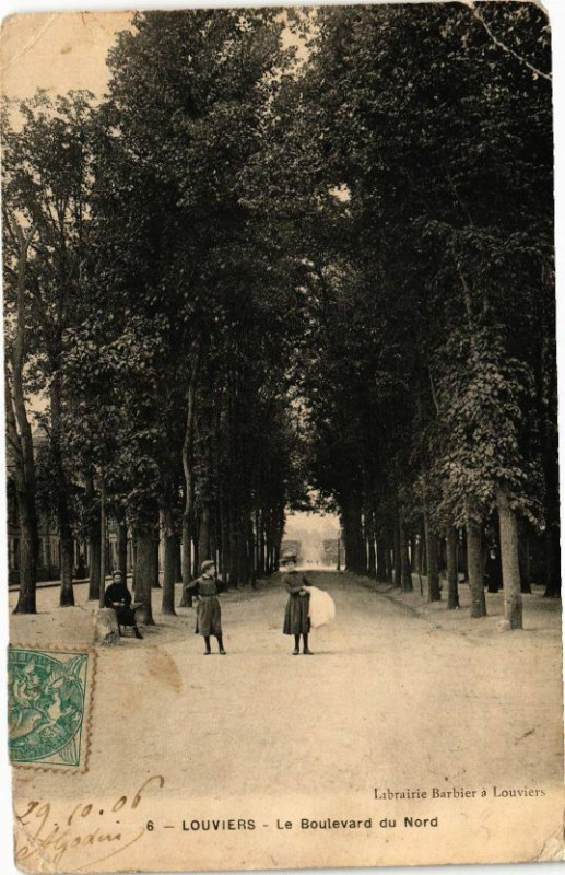 Carte postale ancienne Louviers - Le Boulevard du Nord à Louviers