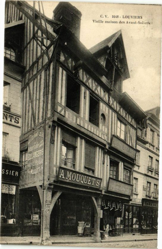 Carte postale ancienne Louviers - Vieille Maison des Avant-Soliers à Louviers