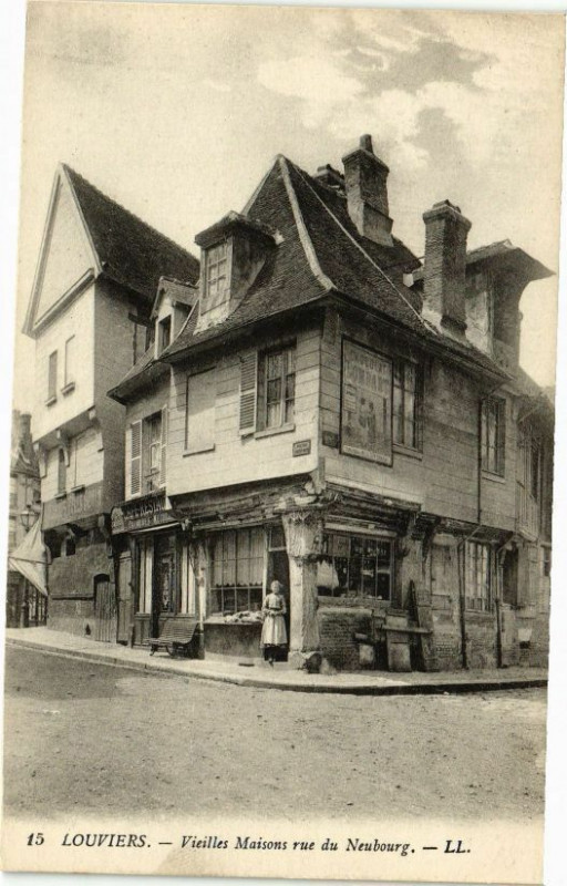 Carte postale ancienne Louviers - Vieilles Maisons rue du Neubourg à Louviers