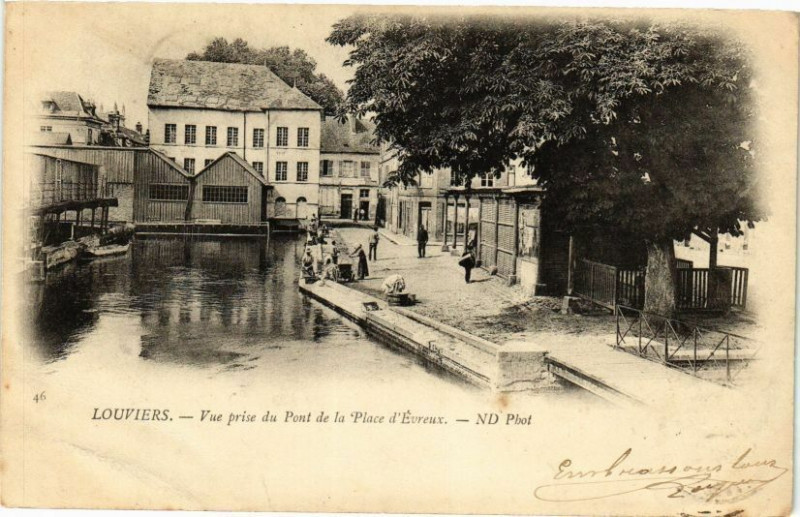 Carte postale ancienne Louviers - Vue prise du Pont de la Place d'Evreux à Louviers
