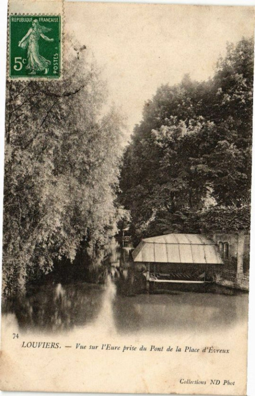 Carte postale ancienne Louviers - Vue sur l'Eure prise du Pont de la Place d'Evreux à Louviers