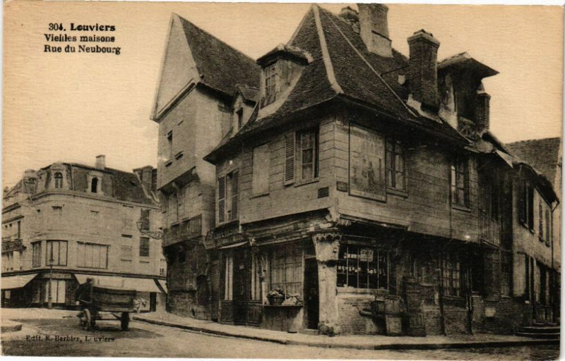 Carte postale ancienne Louviers - Vieiles maisons Rue du Neubourg à Louviers