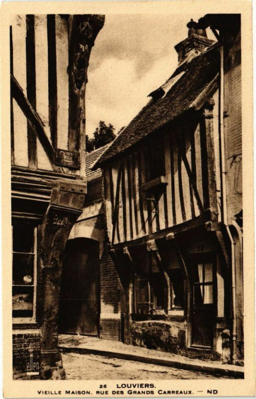 Carte postale ancienne Louviers - Vieille Maison rue des Grands Carreaux à Louviers