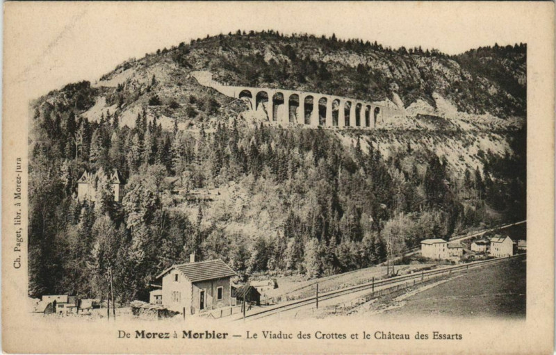 Carte postale ancienne De Morez a Merbier Le Viaduc des Crottes et le Chateu de Essarts