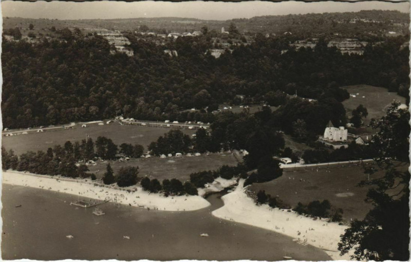 Carte postale ancienne La Franche-Comté Pittoresque Lac et Domaine de Chalan