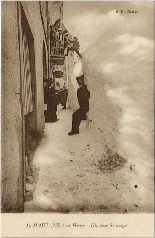 Carte postale ancienne Le Haut Jura en Hiver Un mur de neige