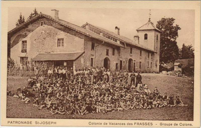 Carte postale ancienne Patronage Saint-Joseph Colonie de Vacances des Frasses Groupe