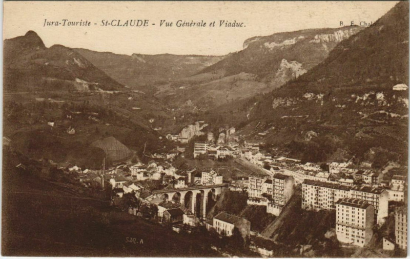 Carte postale ancienne Jura Touriste Saint-Claude Vue générale et Viaduc à Saint-Claude