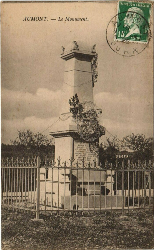 Carte postale ancienne Aumont Le Monument à Aumont