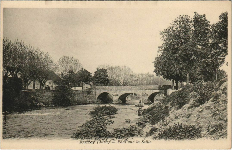 Carte postale ancienne Ruffey - Pont sur la Seille