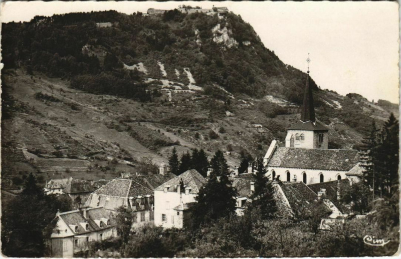 Carte postale ancienne Salins-les-Bains - Saint-Anantole et le Fort Saint-Andre à Salins-les-Bains