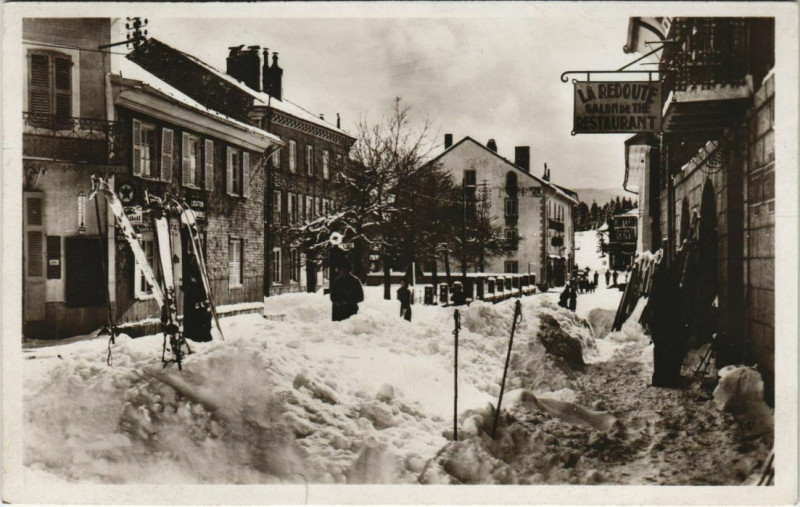 Carte postale ancienne Station de Rousses - Le Village sous la neige