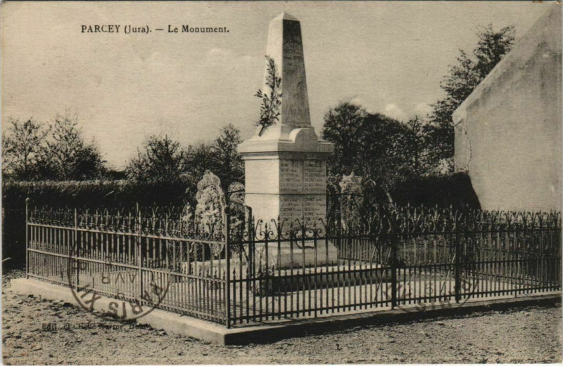 Carte postale ancienne Parcey - Le Monument à Parcey