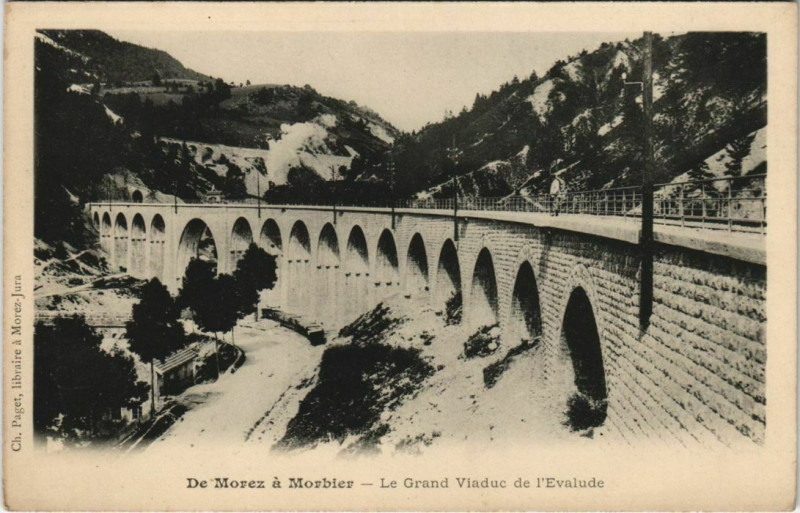 Carte postale ancienne De Morez a Morbier Le Grand Viaduc de L'Evalude à Morbier