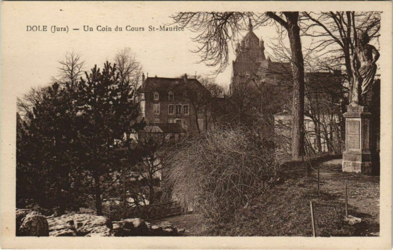 Carte postale ancienne Dole - Un Coin du Cours Saint-Maurice à Dole