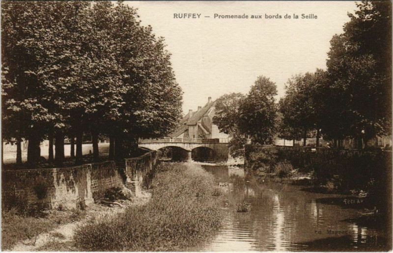 Carte postale ancienne Ruffey Promenade aux bords de la Seille