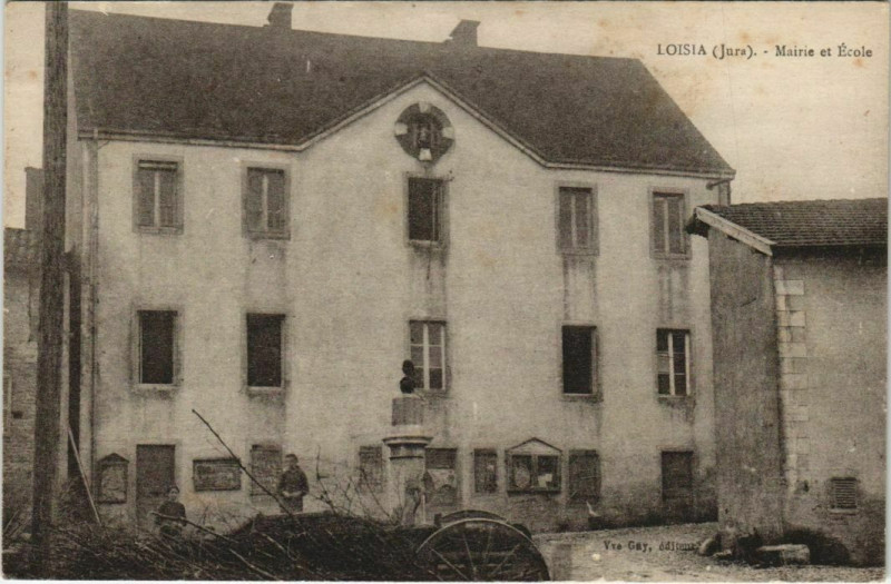 Carte postale ancienne Loisia - Mairie et Ecole à Loisia