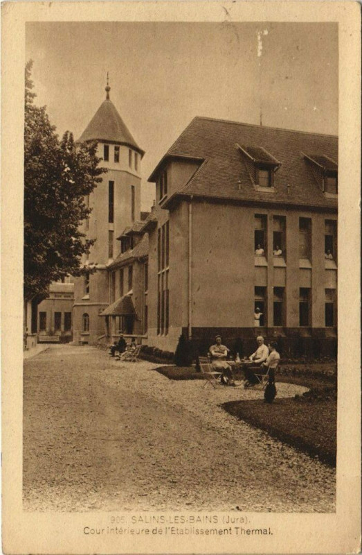 Carte postale ancienne Salins-les-Bains - Cour Interieur de l'Etablissement Thermal à Salins-les-Bains