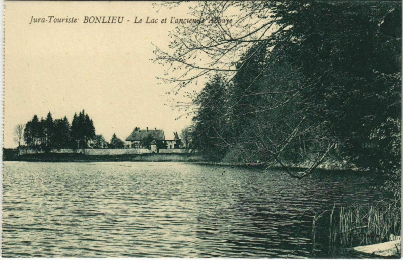Carte postale ancienne Jura Touriste Bonlieu Le Lac et L'ancienne Abbaye à Bonlieu