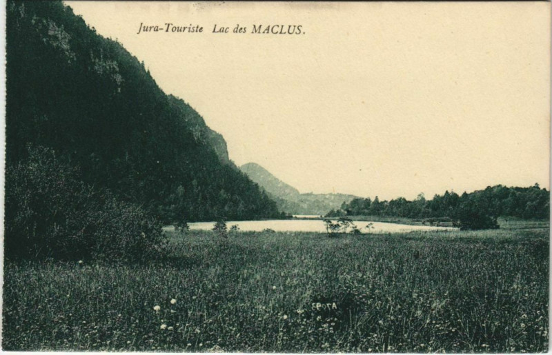 Carte postale ancienne Jura Touriste Lac des Maclus à Our