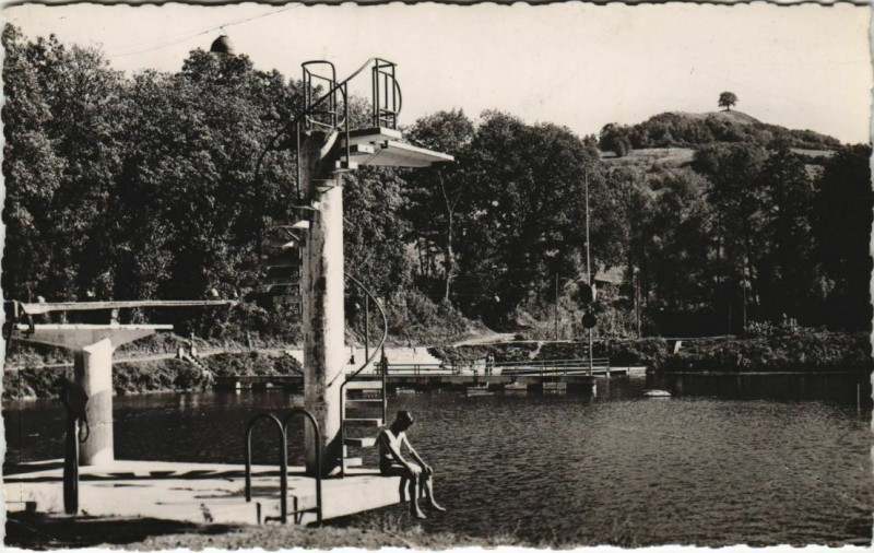 Carte postale ancienne Lons-le-Saunier - La Piscine à Lons-le-Saunier