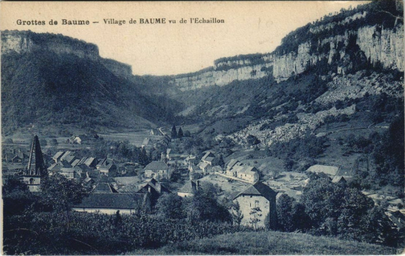Carte postale ancienne Grottes de Baume Village se Baume vu de l'Echaillon