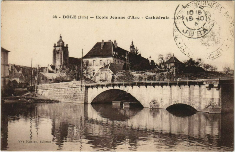 Carte postale ancienne Dole - Ecole Jeanne d'Arc Cathédrale à Dole