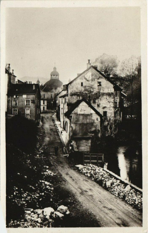 Carte postale ancienne Sains-les-Bains Le Furieuse Rue Gambetta et N D Liberatrice