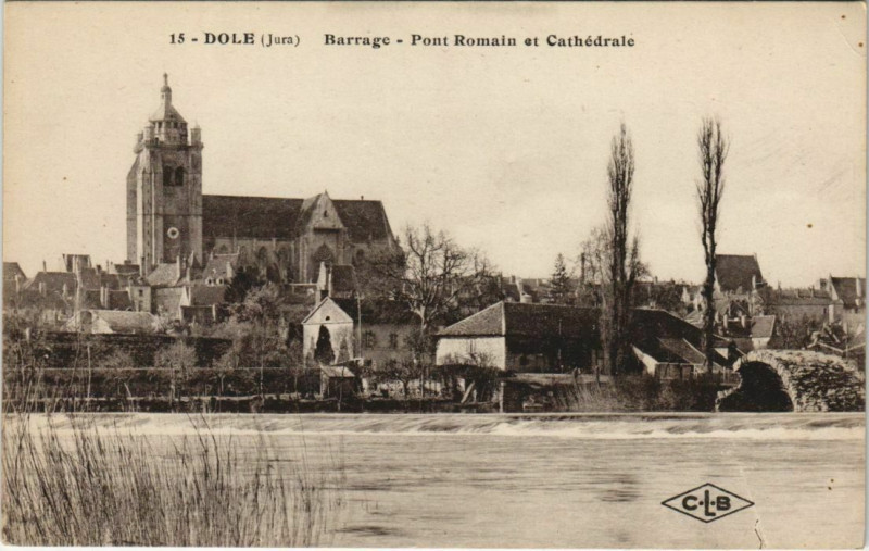 Carte postale ancienne Dole - Barrage - Pount Romain et Cathédrale à Dole