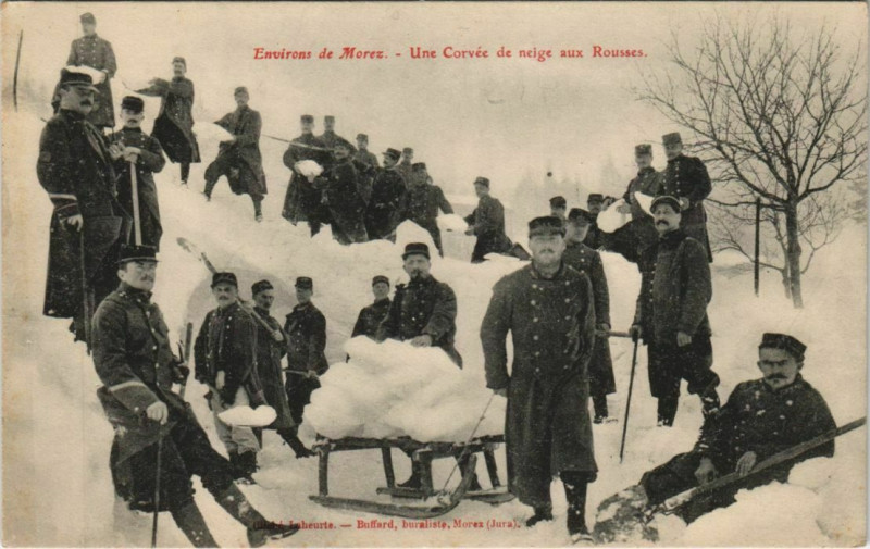 Carte postale ancienne Env. de Morez - Une Corvée de neige aux Rousses