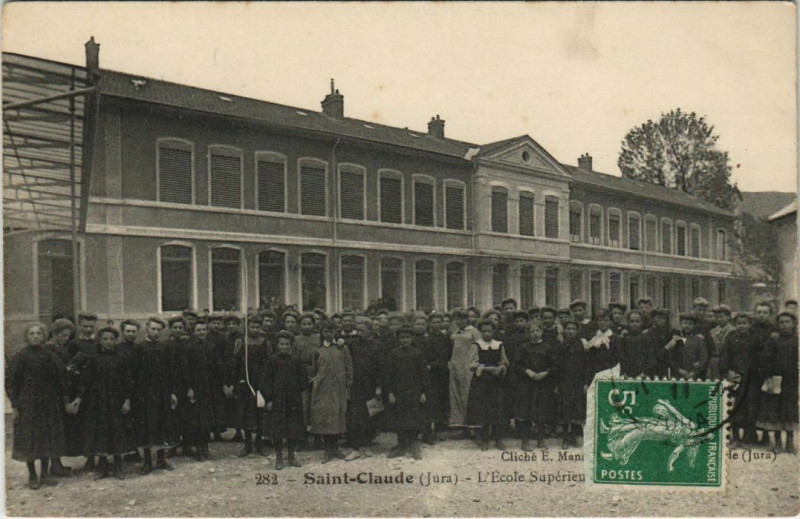 Carte postale ancienne Saint-Claude - Ecole superieure à Saint-Claude