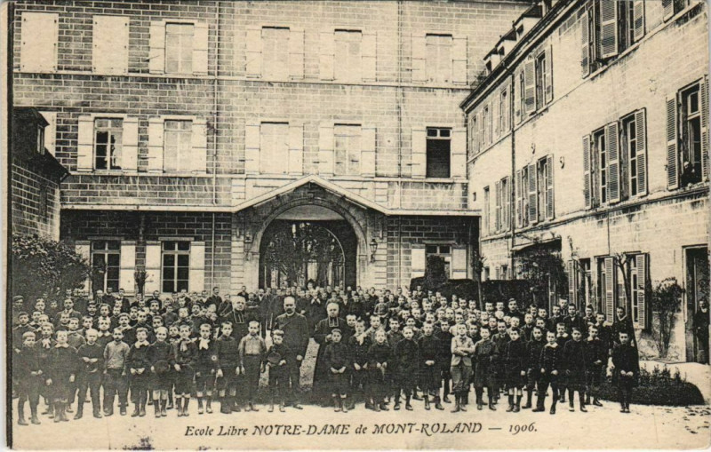 Carte postale ancienne Mont Roland - Ecole libre Notre-Dame