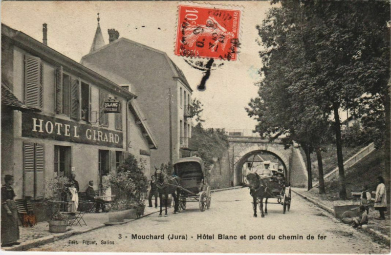 Carte postale ancienne Mouchard - Hotel Blanc et pont du chemin de fer à Mouchard