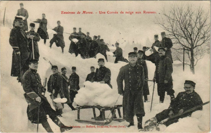 Carte postale ancienne Env. de Morez - Une Corvée de neige aux Rousses