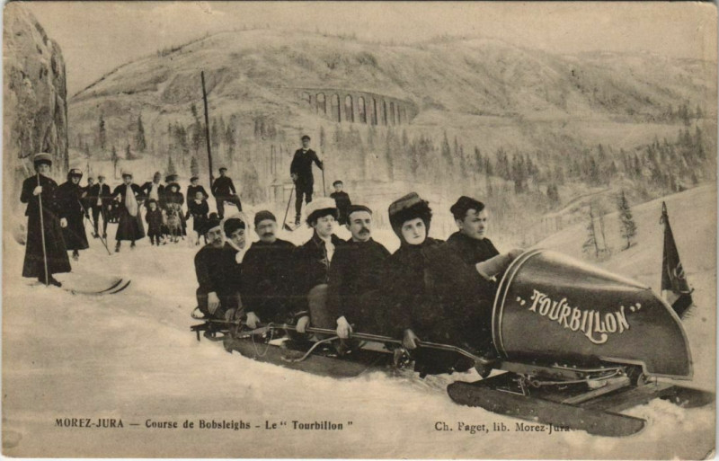 Carte postale ancienne Morez-Jura - Course de Bobsleighs - Le Tourbillon à Our