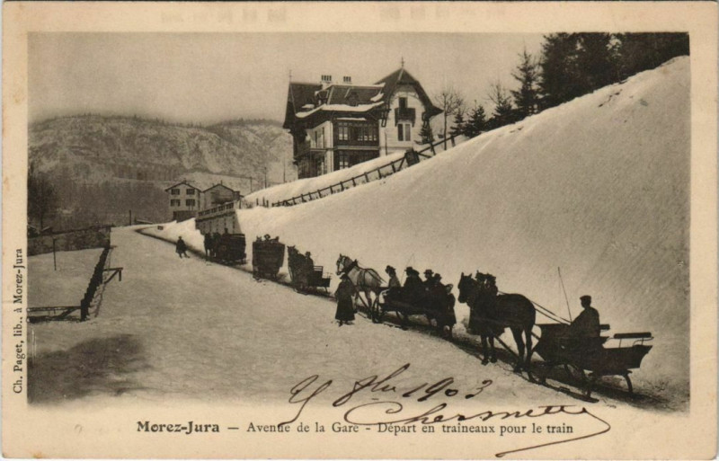 Carte postale ancienne Morez - Départ en traineaux pour le train Avenue de la Gare à Our