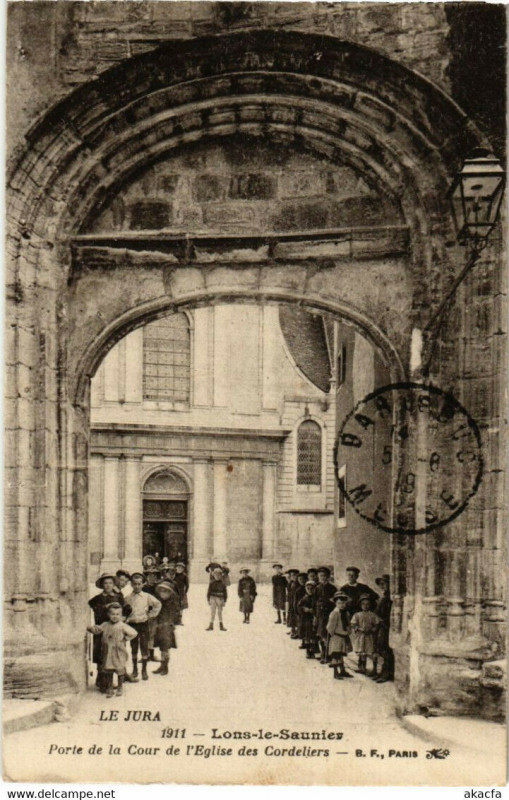 Carte postale ancienne Lons Saunier- Porte de la Cour de l'Eglise des Cordeliers France à Our
